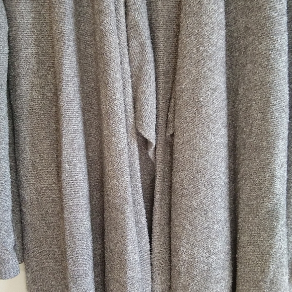 Barefoot dreams waterfall cardigan sweater size medium. - Picture 7 of 11